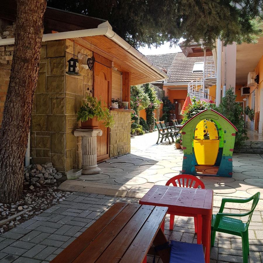 Penzion Kormos Sturovo Luaran gambar