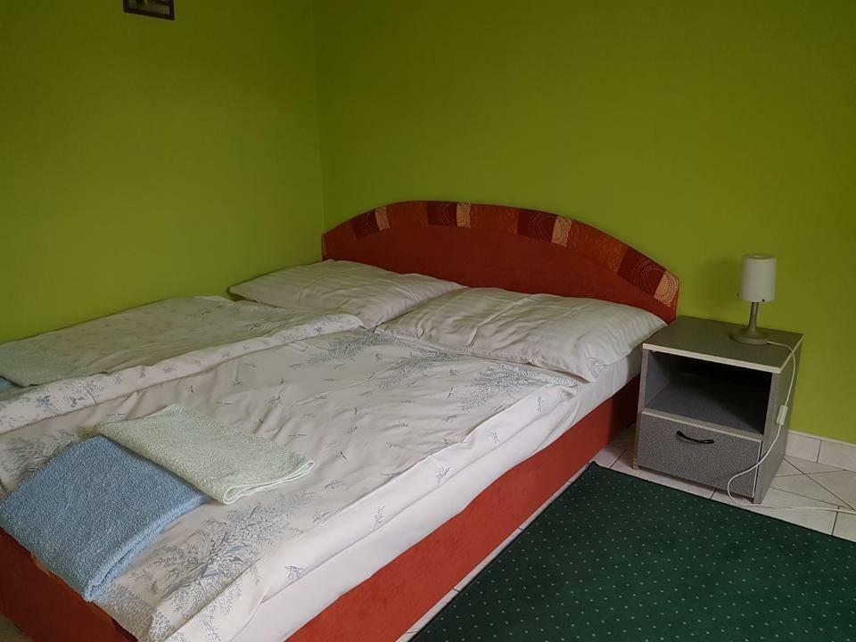 Penzion Kormos Sturovo Luaran gambar